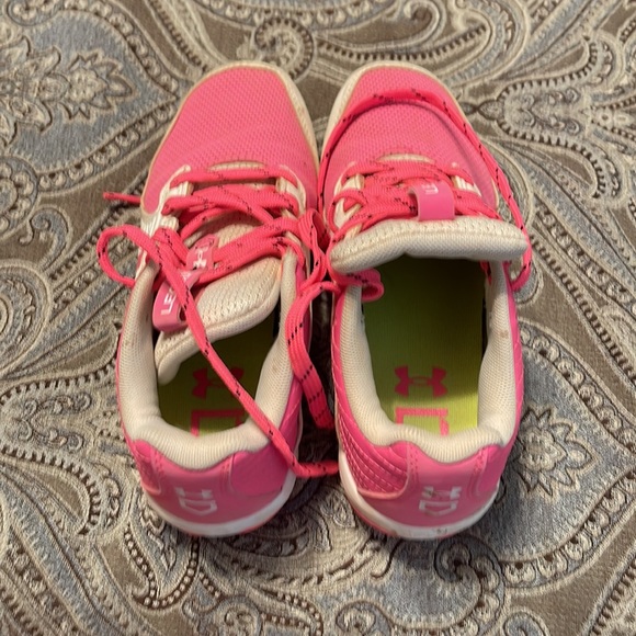 Gently worn for girls machine pitch softball. Lucky shoes/ lucky dirt marks. 😉 - Picture 7 of 7